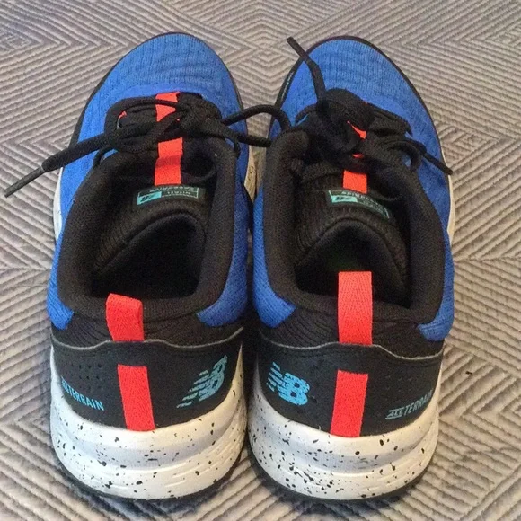 New Balance size 6 black and blue sneakers for men - Picture 5 of 7